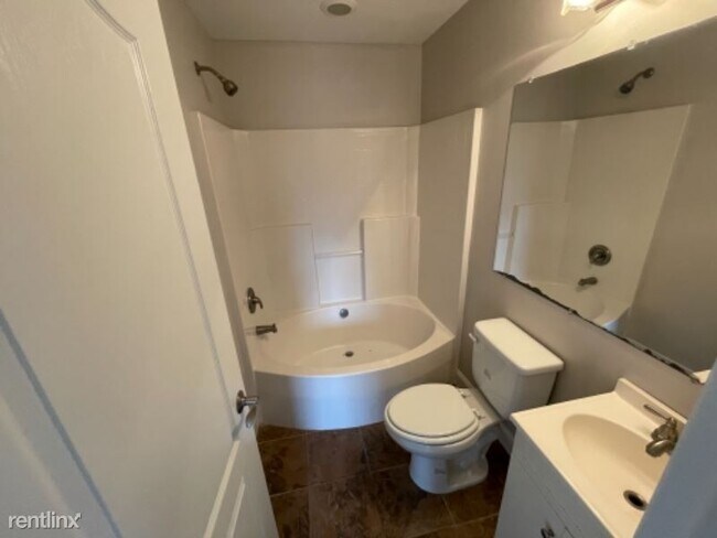 Building Photo - 3 br, 2 bath House - 123 S 10th St