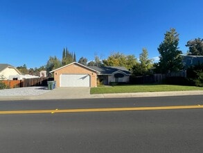 Building Photo - 1543 Lakeside Dr