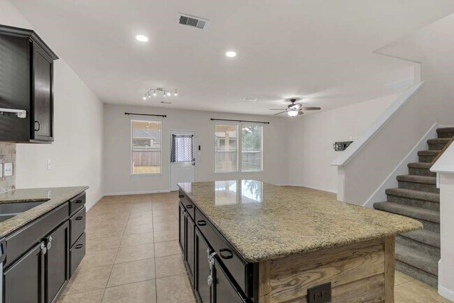 Foto del edificio - 19239 Midnight Glen Dr