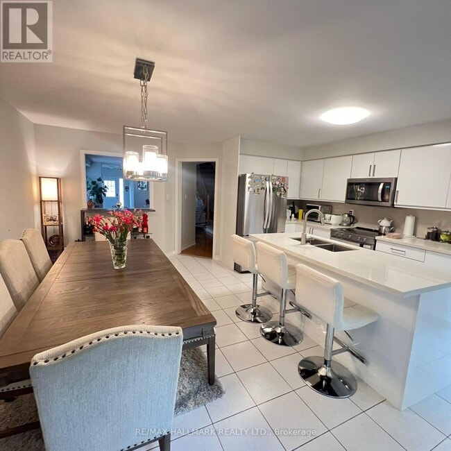 Building Photo - 328 Silken Laumann Dr