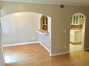 Building Photo - 27 Las Moradas Cir