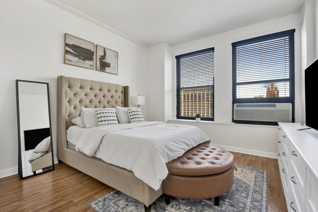 Building Photo - 600 S Dearborn St