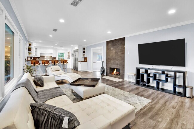 Living Room - 8345 White Oak Ave