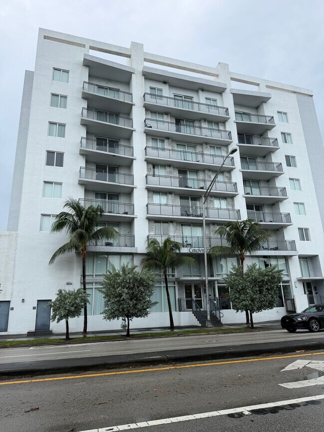 Building Photo - 1710 SW 27th Ave