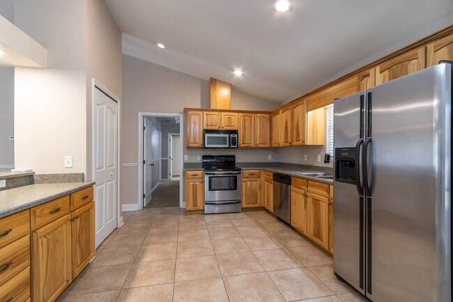 Foto del edificio - Charming 3BR/2BA Brick Home in the Heart of Newberry – Spacious, Stylish & Move-In Ready!
