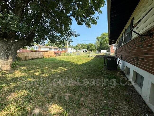 Foto del edificio - 1545 Fairmount Dr