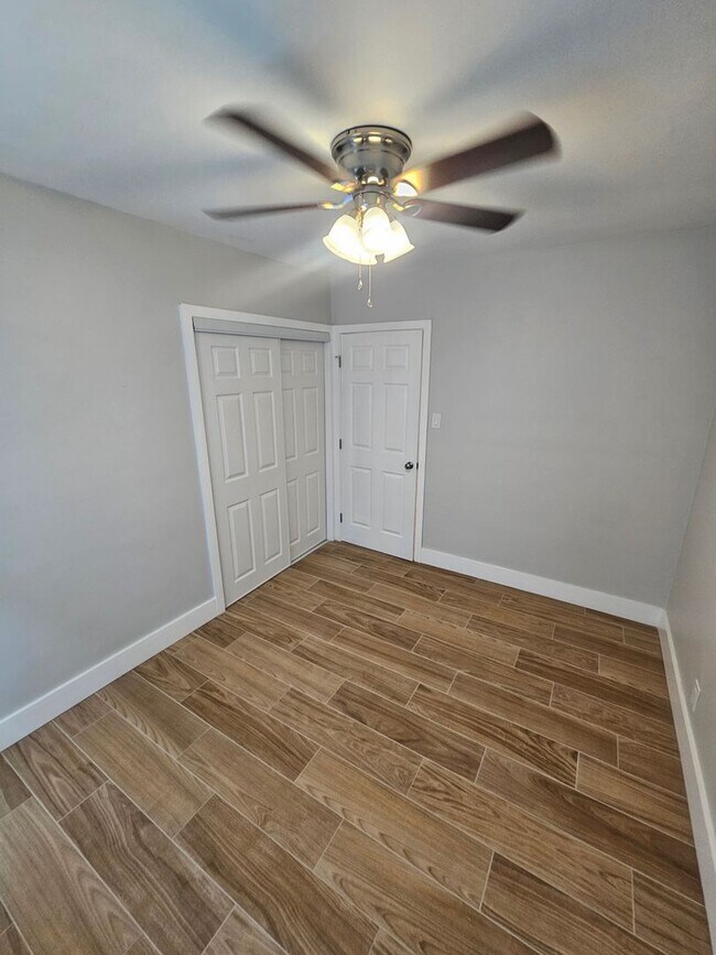 Foto del edificio - DNA APARTMENTS LLC