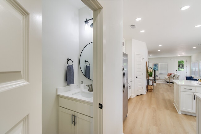 Building Photo - Henderson Townhomes