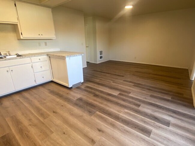Foto del edificio - Fantastic 2-Bedroom, 1-Bath Apartment With W/D Hookups in Creswell!