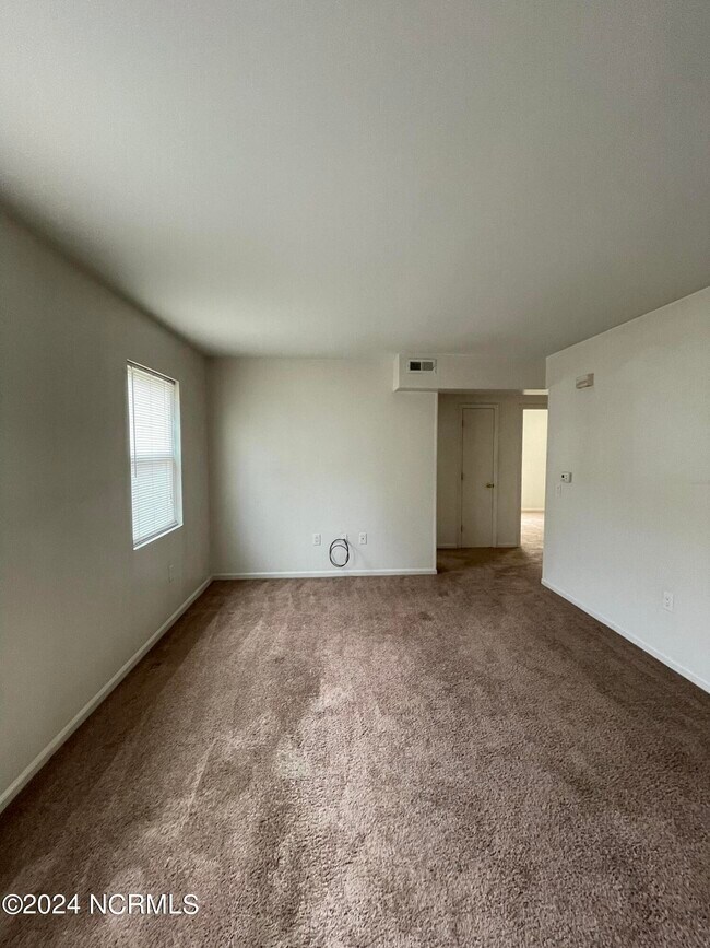 Building Photo - 207 Cordell Cir