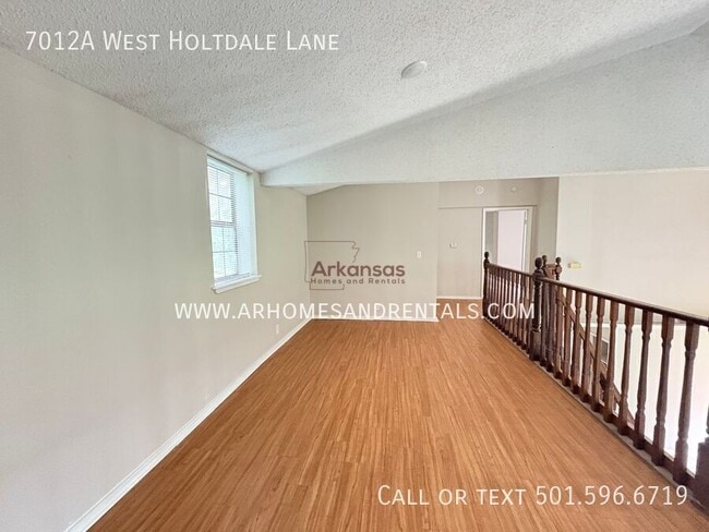 Foto del edificio - 7012A West Holtdale Lane-