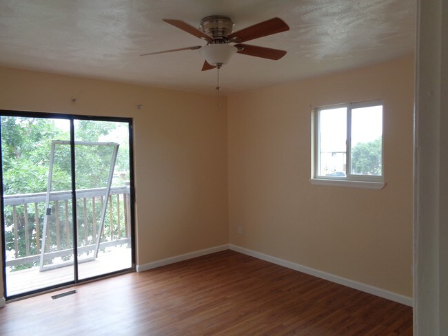 Building Photo - 7820-7820 Jasmine Dr