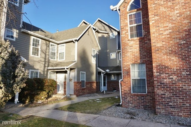 Building Photo - 2 br, 2 bath Townhome - 2109 Troy Ct