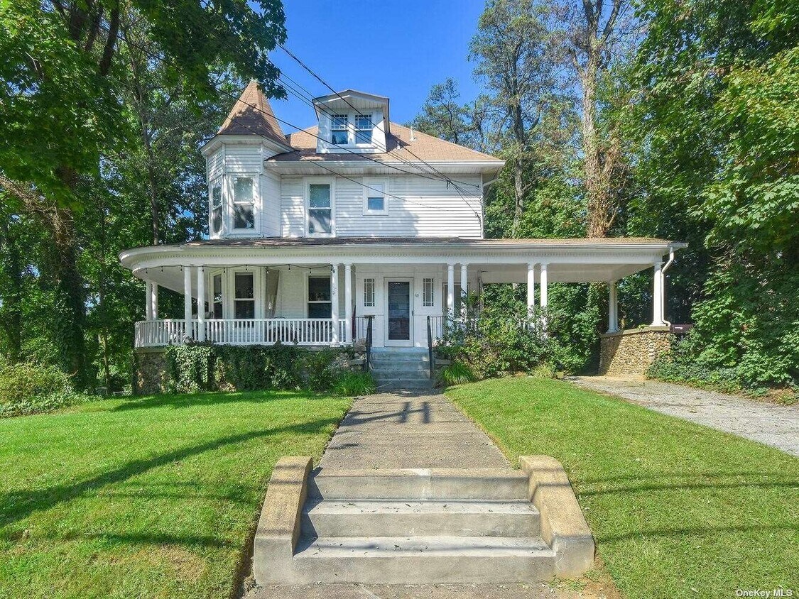 Primary Photo - 101 Bayview Ave