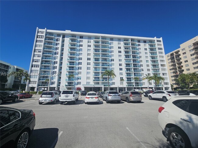 Foto del edificio - 2841 NE 163rd St