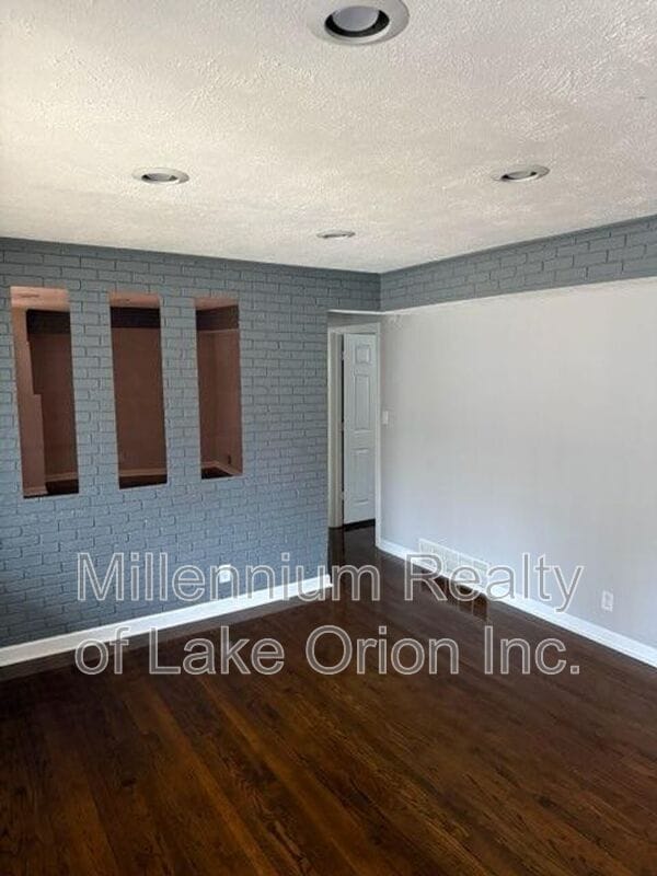 Building Photo - 321 W Princeton Ave