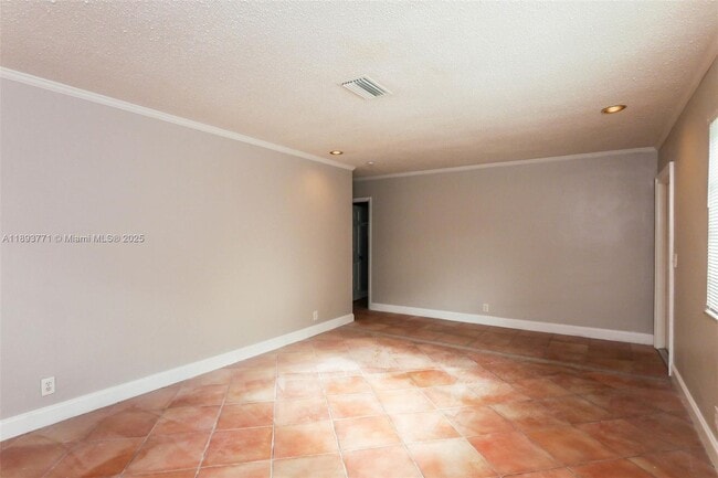 Foto del edificio - 120 SW 7th Terrace