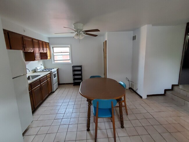 Kitchen view 1 - 3435 Dawson St