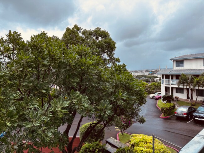 Building Photo - 98-650-650 Moanalua Loop
