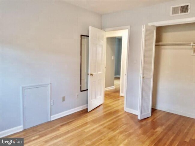Foto del edificio - 6030 Hardwick Pl