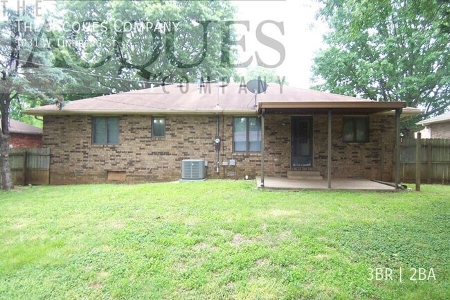 Building Photo - 1031 W Lindberg St