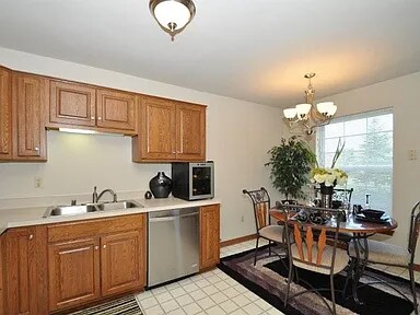 Foto del edificio - W264N2044 Deer Haven Ct
