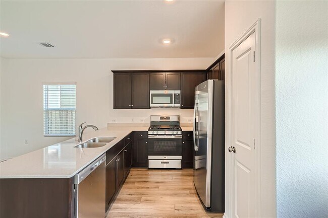Building Photo - 2712 Shimsham Dr