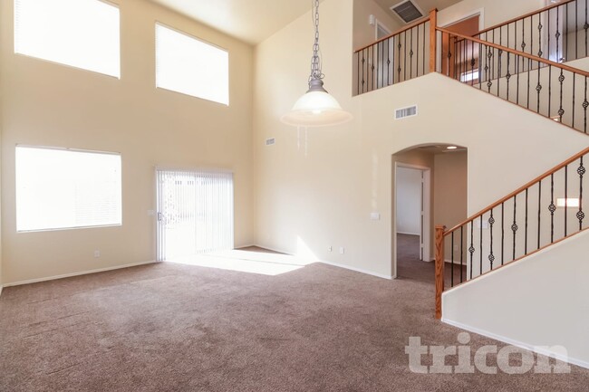 Foto del edificio - 44369 W Oster Dr