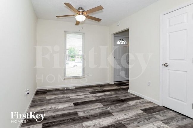 Building Photo - 1605 Rock Creek Dr