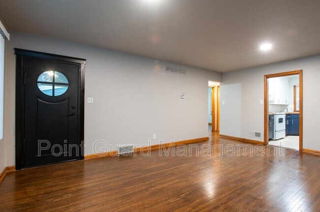 Building Photo - 6102-6104 E Oakwood Dr