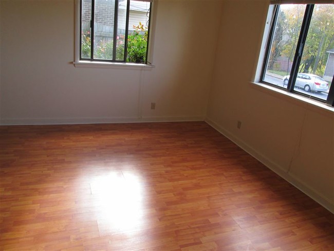 Building Photo - 623 Saint Marys Dr