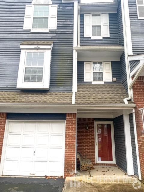 Building Photo - 75-75 E Shrewsbury Pl