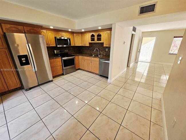 Foto del edificio - 8075 SW 107th Ave