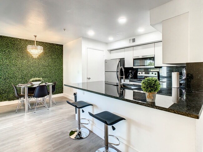 Building Photo - Westpointe Boulevard, Orlando, FL 32835 - 2 BR 2 BA condo