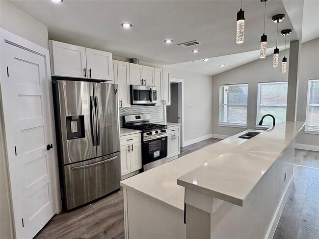 Building Photo - 1103 Stratford Cove