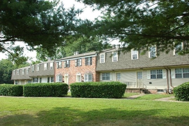 Building Photo - Walden Circle Townhouses