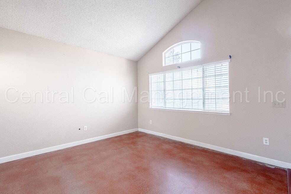 3 Bedroom/2.5 Bath Home in Silver Creek - $2295 Per Month!
