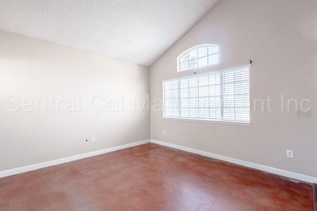 Foto del edificio - 3 Bedroom/2.5 Bath Home in Silver Creek - $2295 Per Month!