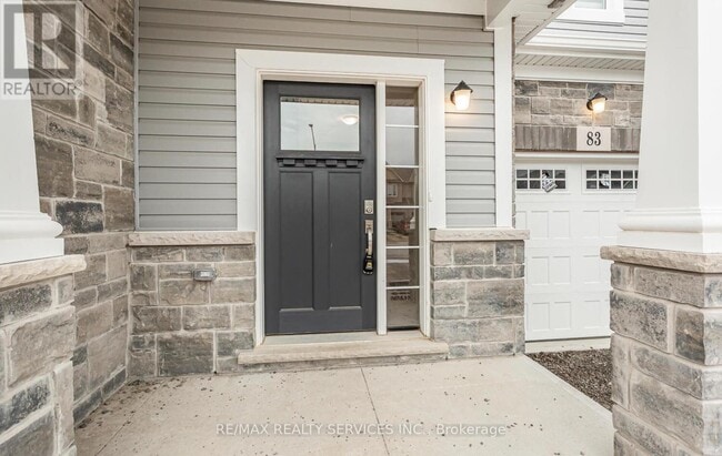 Building Photo - 83 Sycamore St