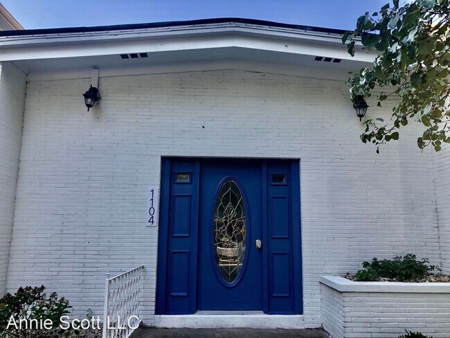 Building Photo - 3 br, 2 bath House - 1104 Cherry St.