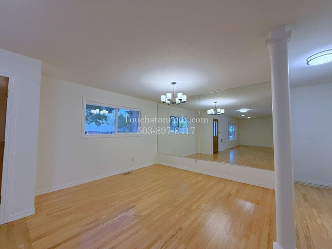 Building Photo - 980 NW Wallula Ave