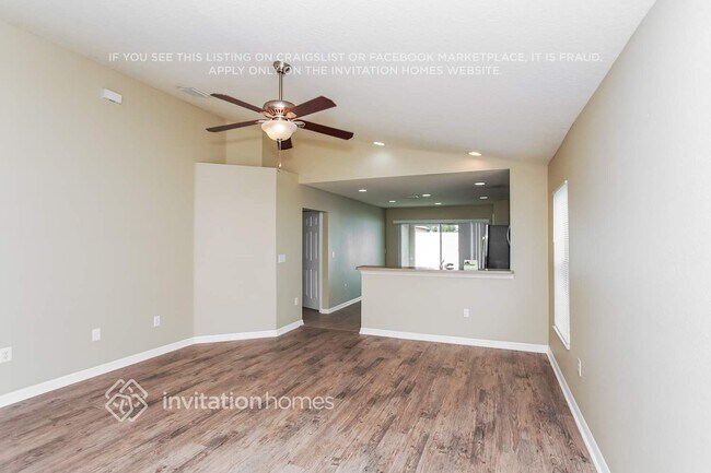 Foto del edificio - 8222 Summer Wood Ln