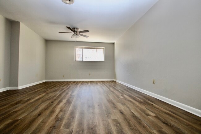 Building Photo - LAUREL GARDENS