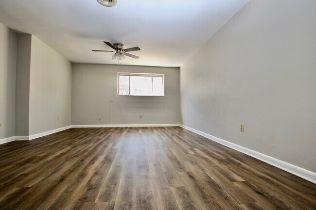 Foto del edificio - LAUREL GARDENS