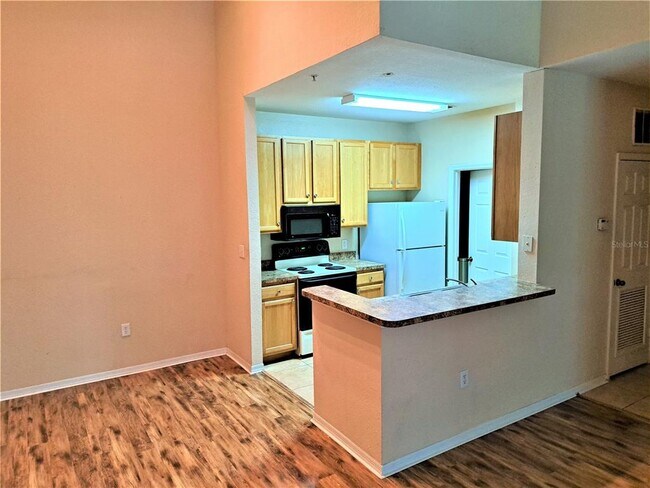 Foto del edificio - 10103 Courtney Palms Blvd