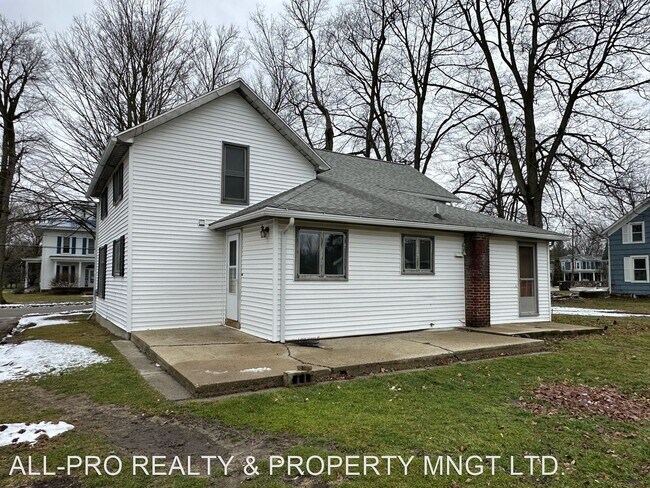 Building Photo - 4 br, 1 bath House - 239 N Chicago St