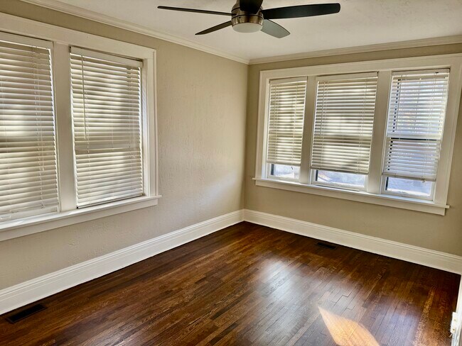 Dormitorio - 7119 Amherst Ave