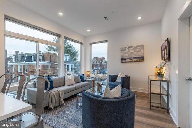 Foto del edificio - 5545 Pulaski Ave