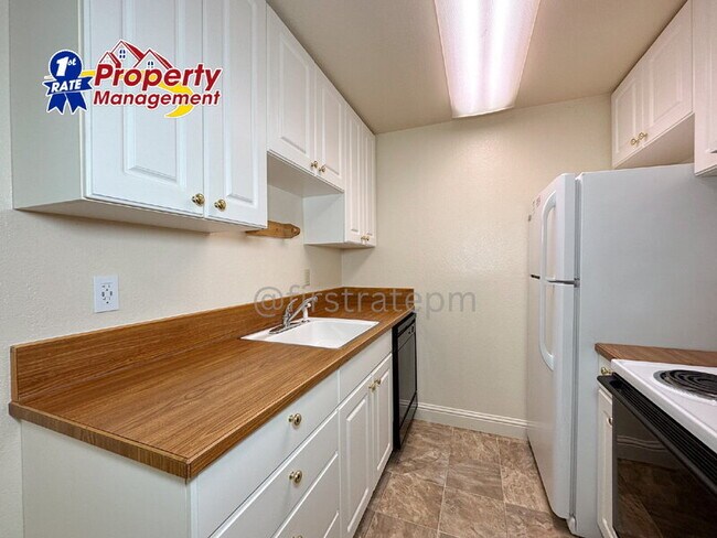 Foto del edificio - 1681 N Laurel St