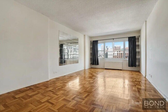 Foto del edificio - 60 E 8th St